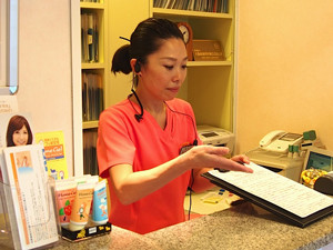 鈴木歯科医院の受付風景