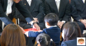 修業証の手渡し