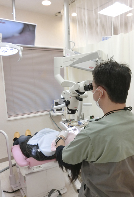 ライカ製マイクロスコープで25倍に拡大