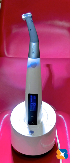 ４月に新発売　根の中を手作業と同じ作業を行う器械