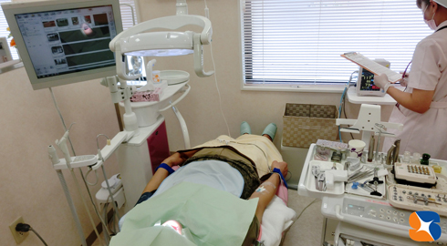 歯ぎしり強い　ブリッジ割れる　恐くない無痛インプラント手術