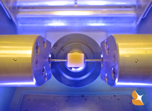 ブロックを削って歯の欠けた部分を修復する物が仕上がる